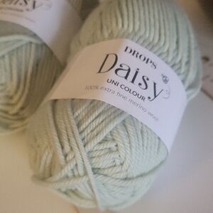 DROPS Daisy Merino Wool Yarn - Pistachio Ice Cream X 4